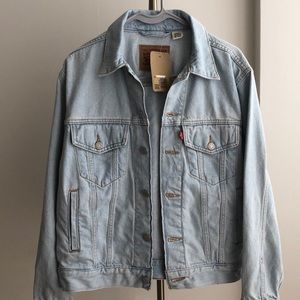 NWT Levi’s Ex-Boyfriend Trucker Jacket
